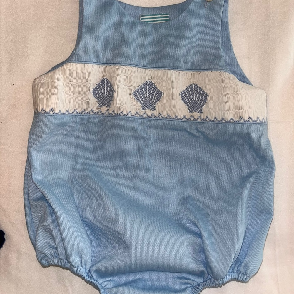 Smocked seashell bubble
